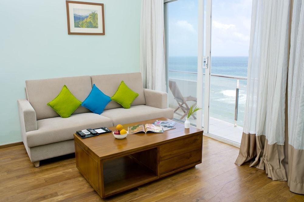 Ocean Edge Suites & Hotel Colombo Esterno foto