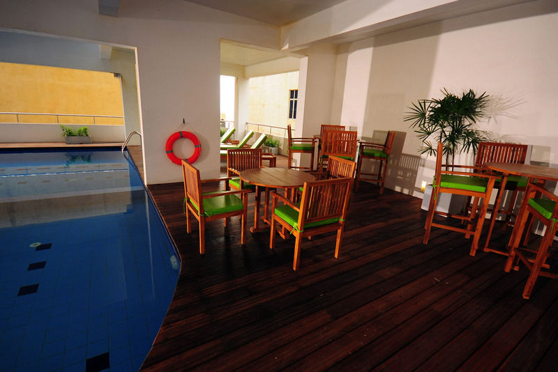 Ocean Edge Suites & Hotel Colombo Esterno foto