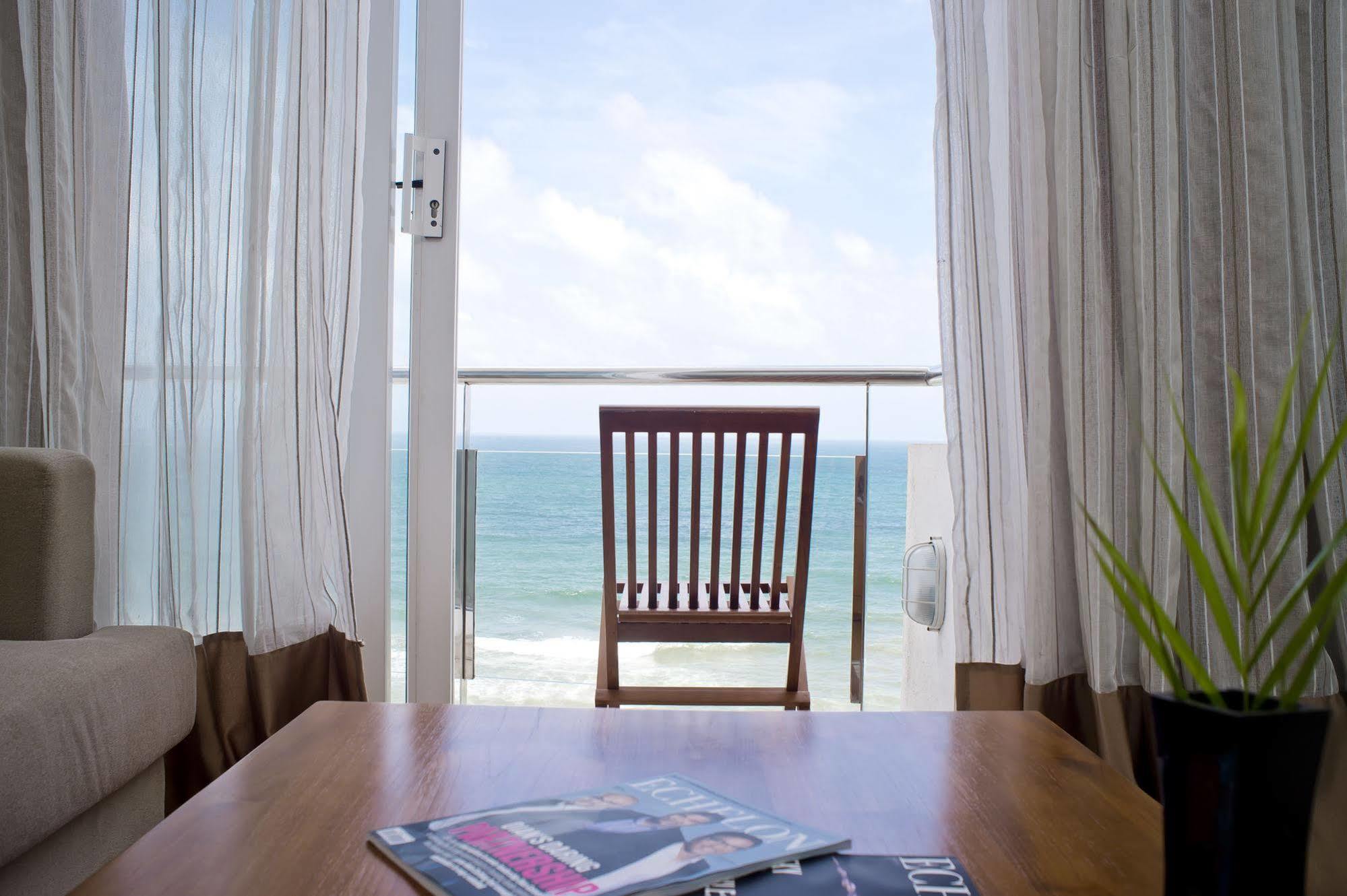 Ocean Edge Suites & Hotel Colombo Esterno foto