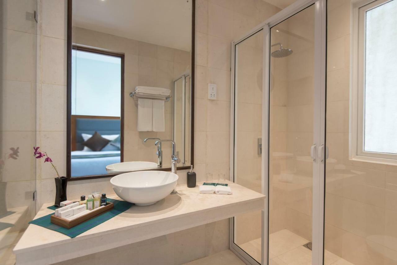 Ocean Edge Suites & Hotel Colombo Esterno foto