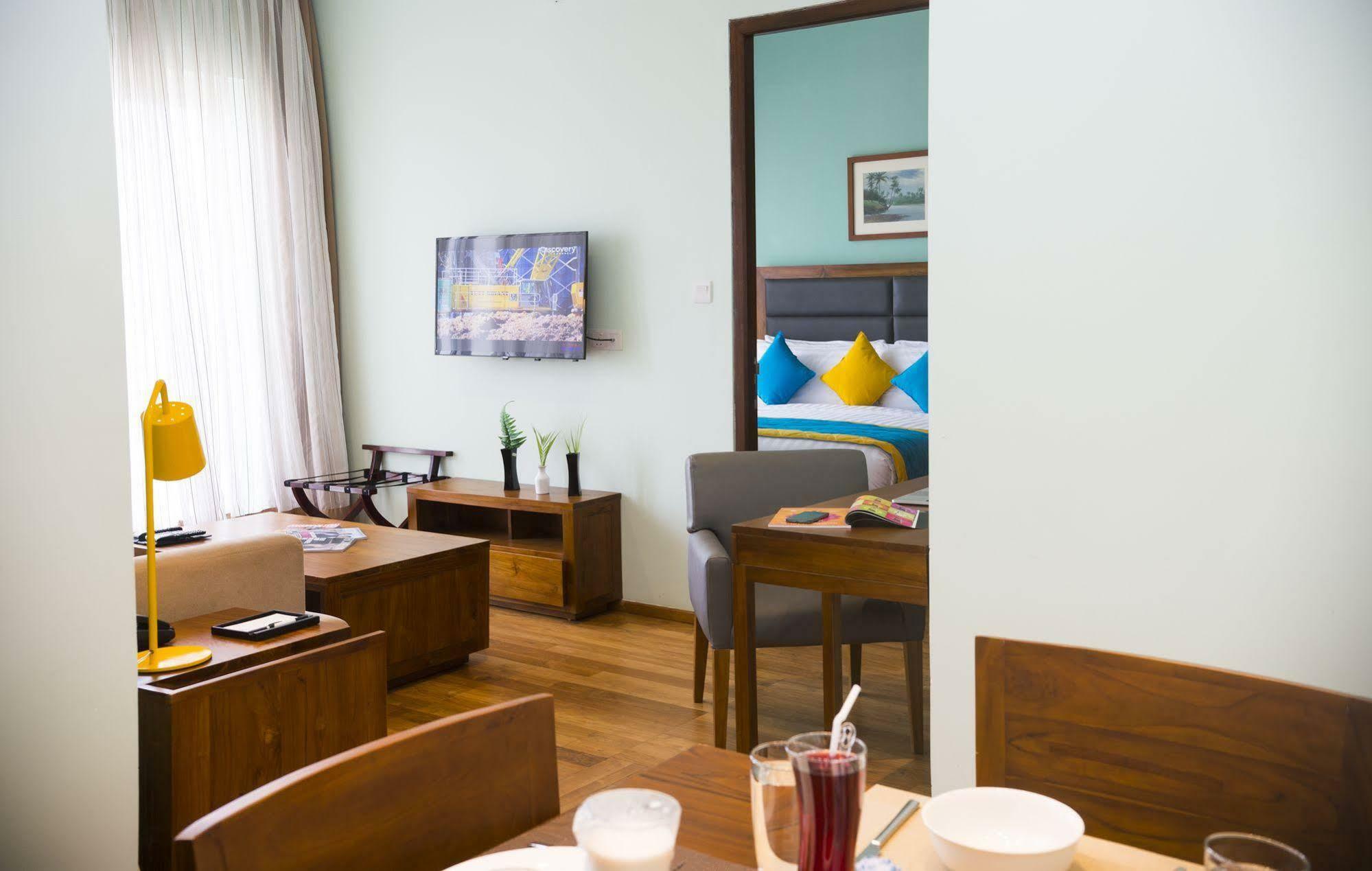 Ocean Edge Suites & Hotel Colombo Esterno foto